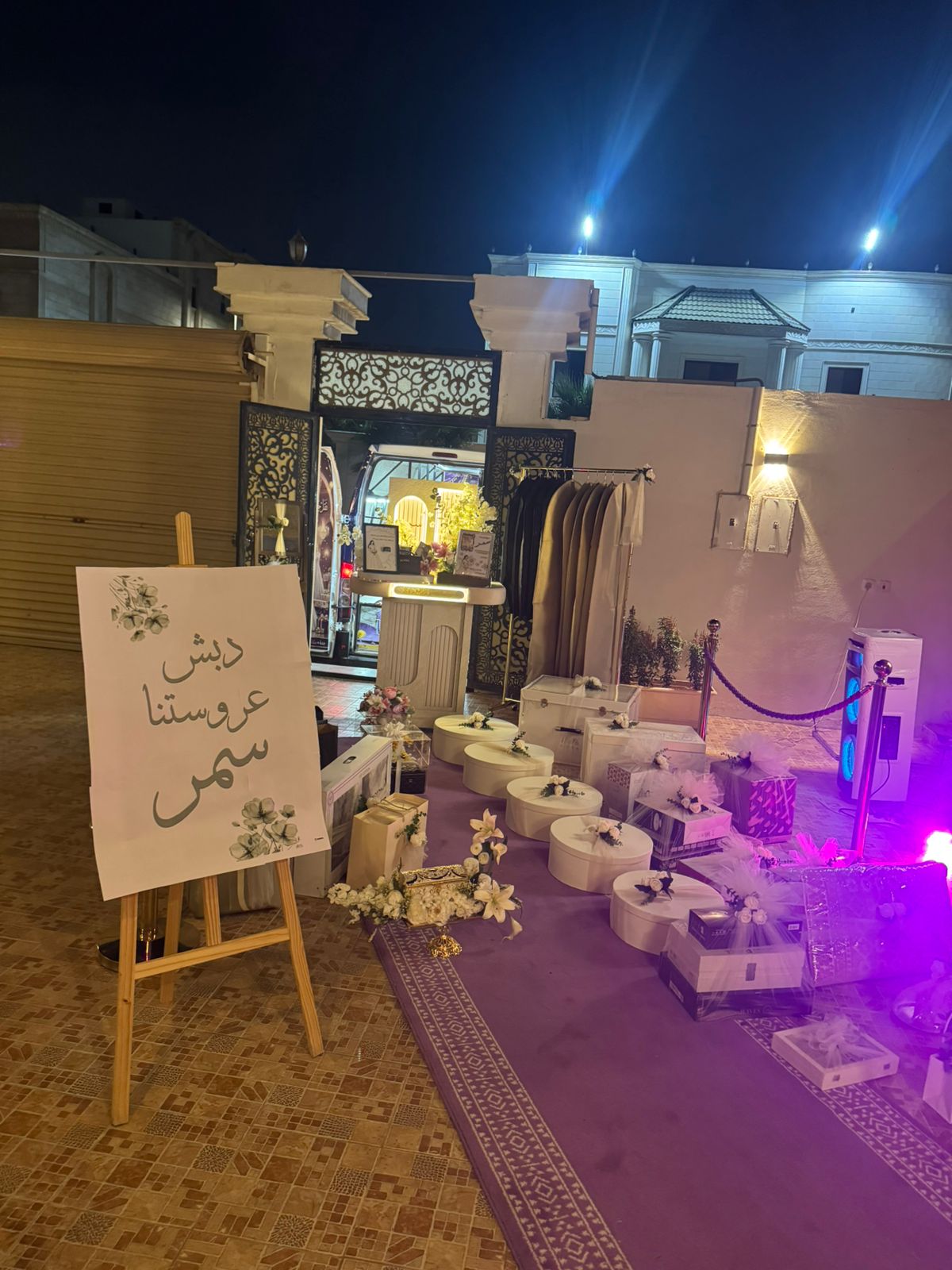 فريق عمل إحترافي أمن 100% سيارات مجهزه بااحدث الاساليب رفوف 